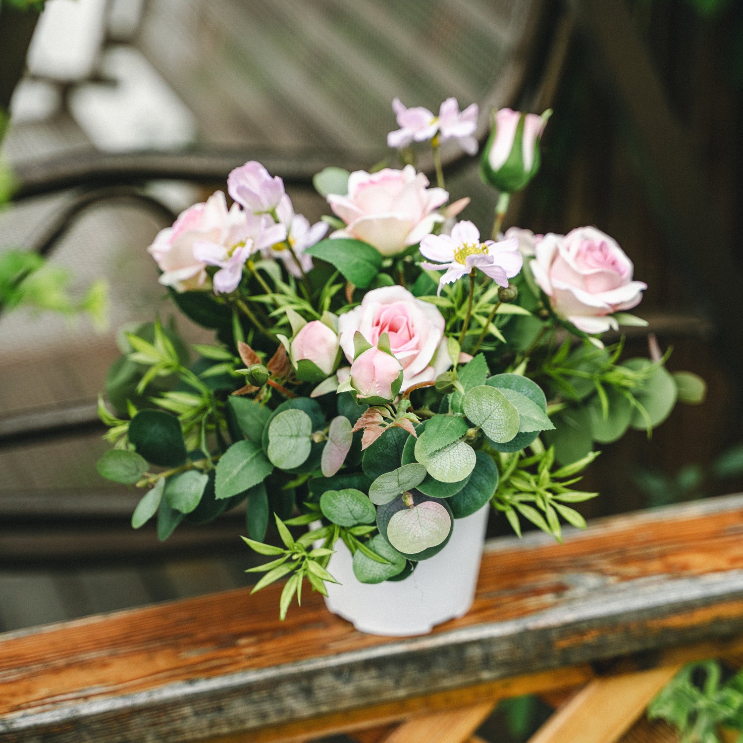 Artificial Spray Rose and Daisy in Plastic Pot – Indoor Tabletop Display