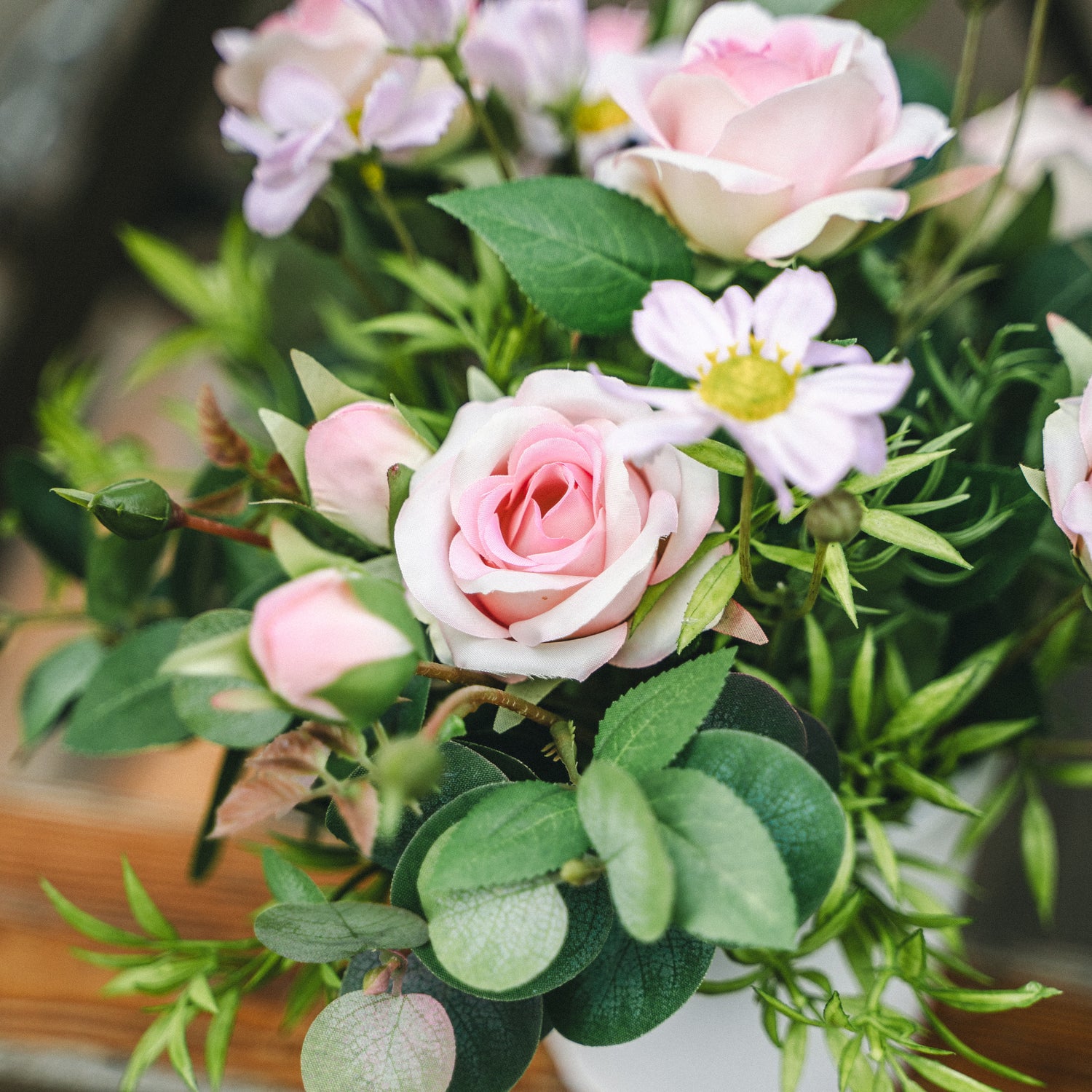 Artificial Spray Rose and Daisy in Plastic Pot – Indoor Tabletop Display