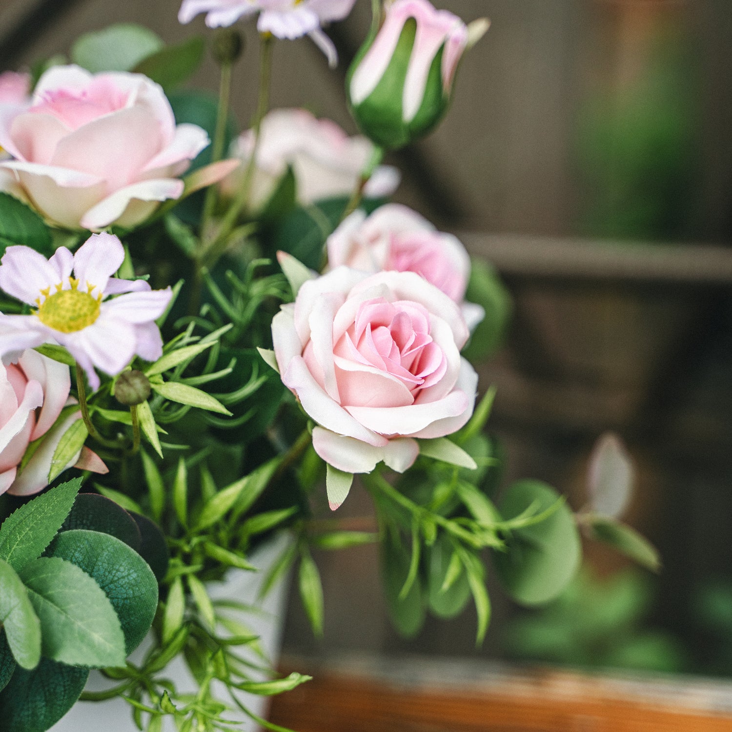 Artificial Spray Rose and Daisy in Plastic Pot – Indoor Tabletop Display